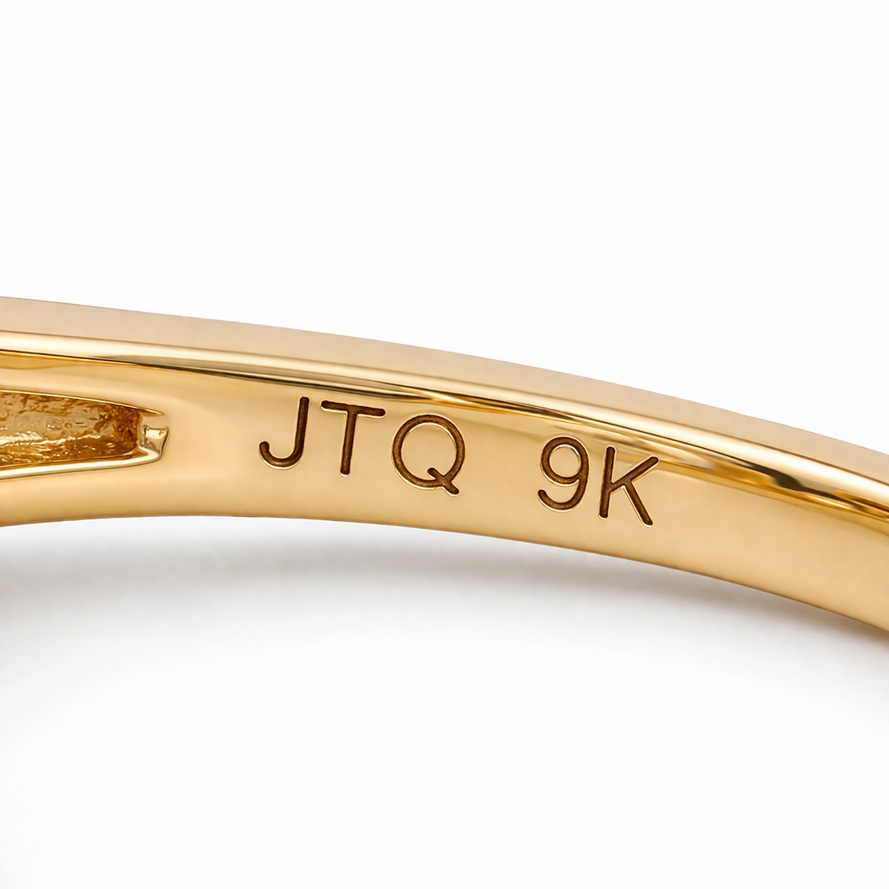 1.16 Ct Oval Sapphire 9K Gold Ring