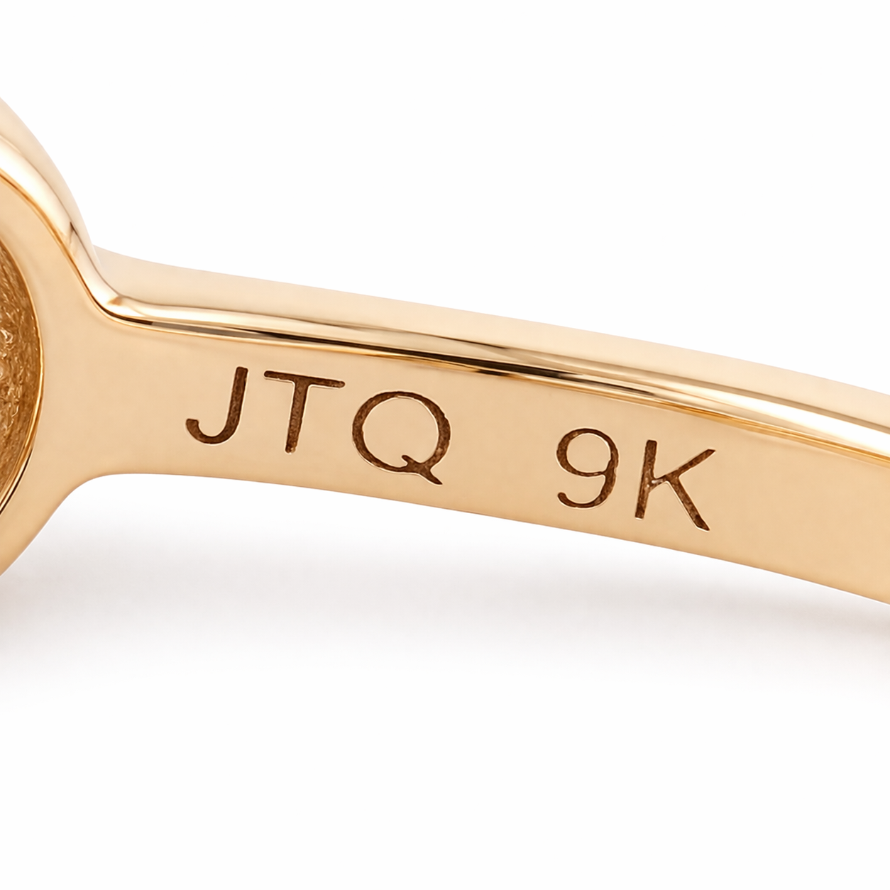 1.32 Ct Pear Sapphire 9K Gold Ring