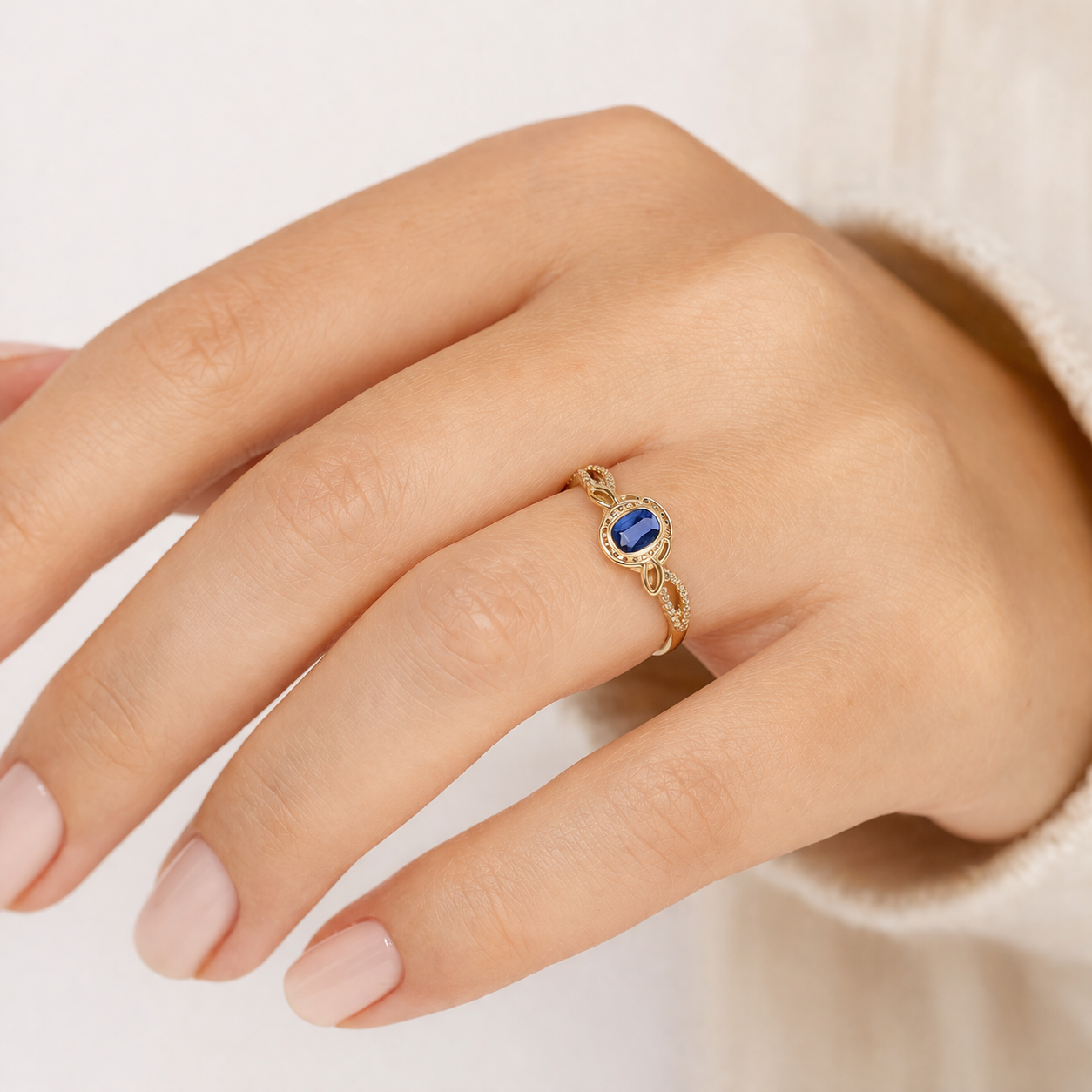 1.69 Ct Cushion Sapphire 9K Gold Ring