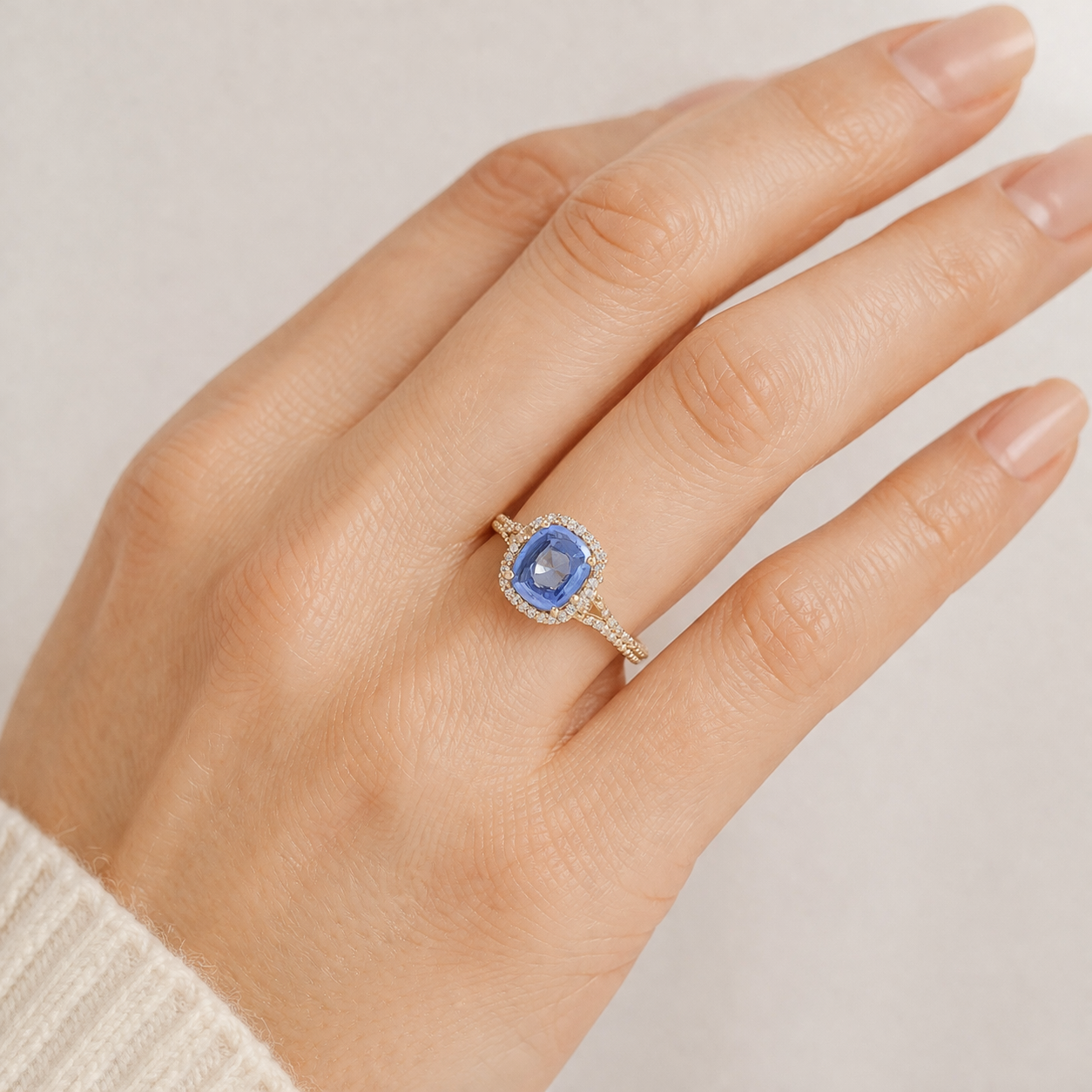 1.58 Ct Cushion Sapphire 9K Gold Ring