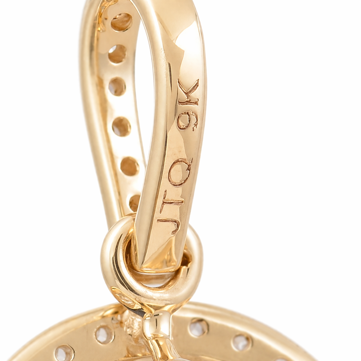 4.31 Ct Oval Sapphire 9K Gold Pendant