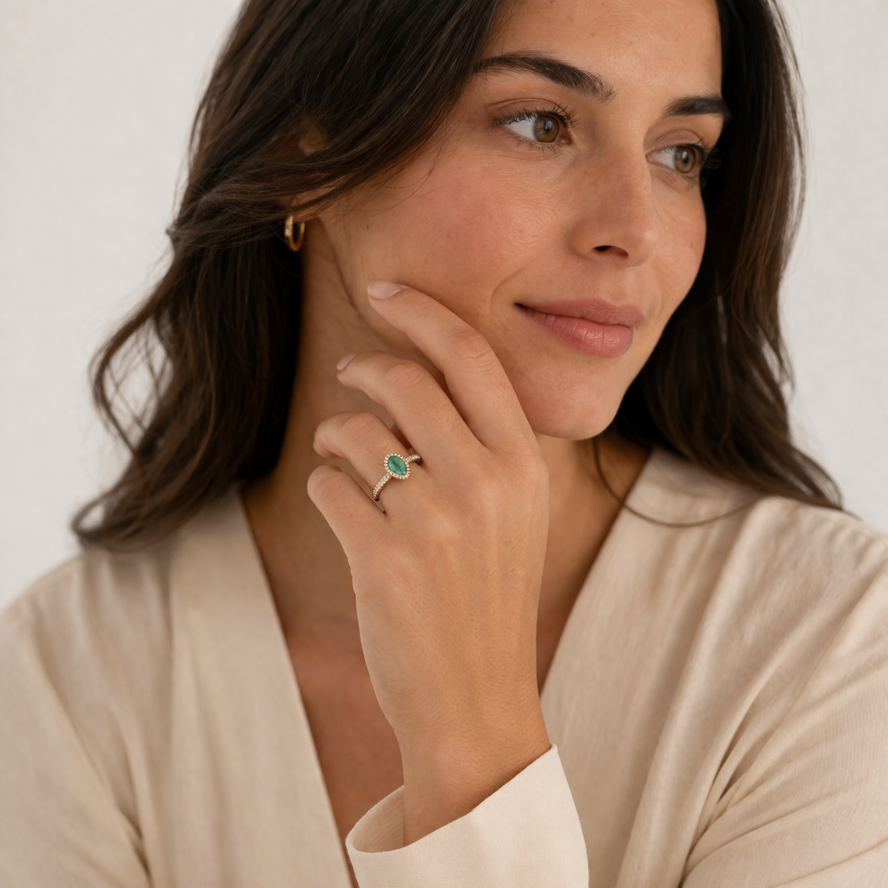 1.33 Ct Pear Emerald 9K Gold Ring