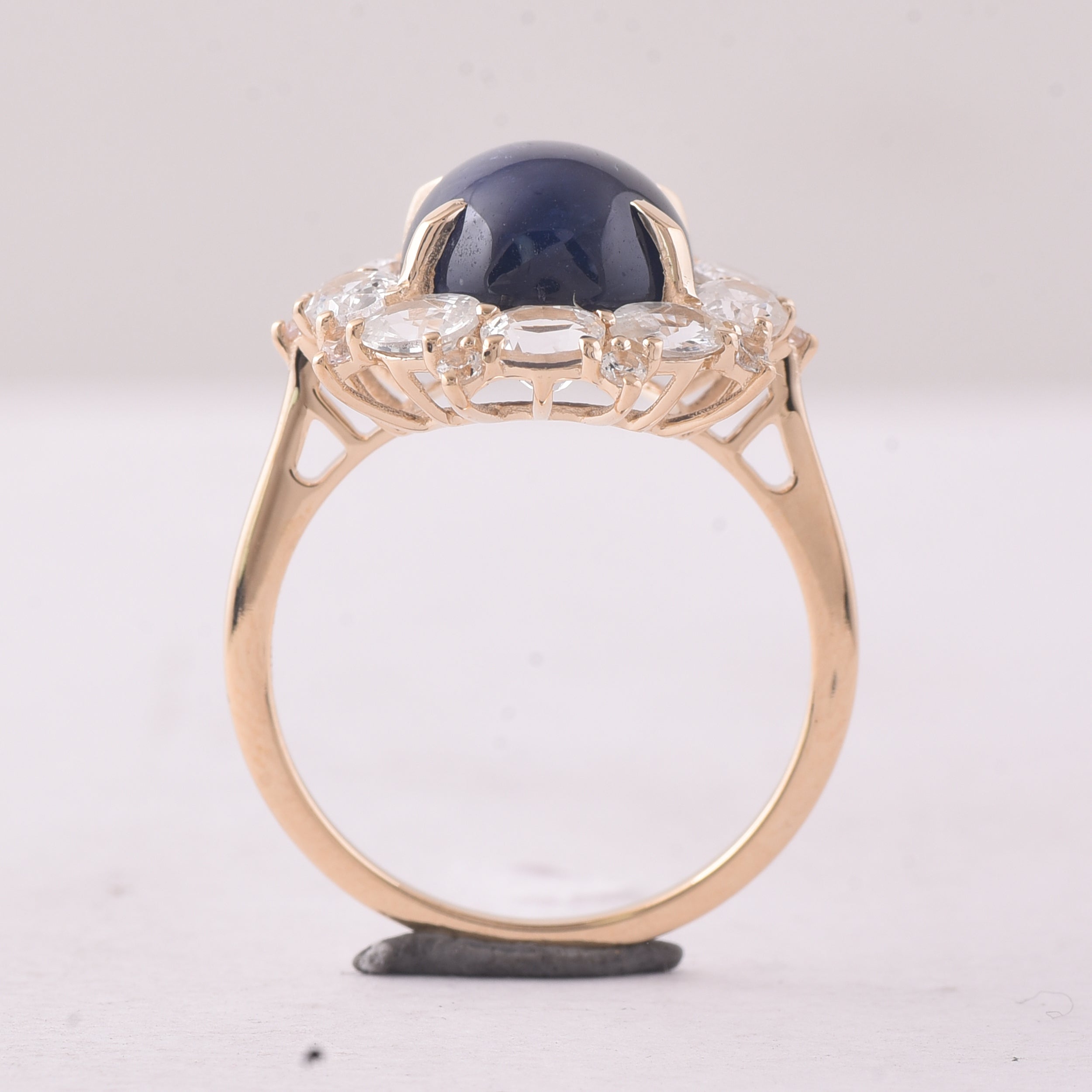 9.68 Ct Oval Sapphire 9K Gold Ring
