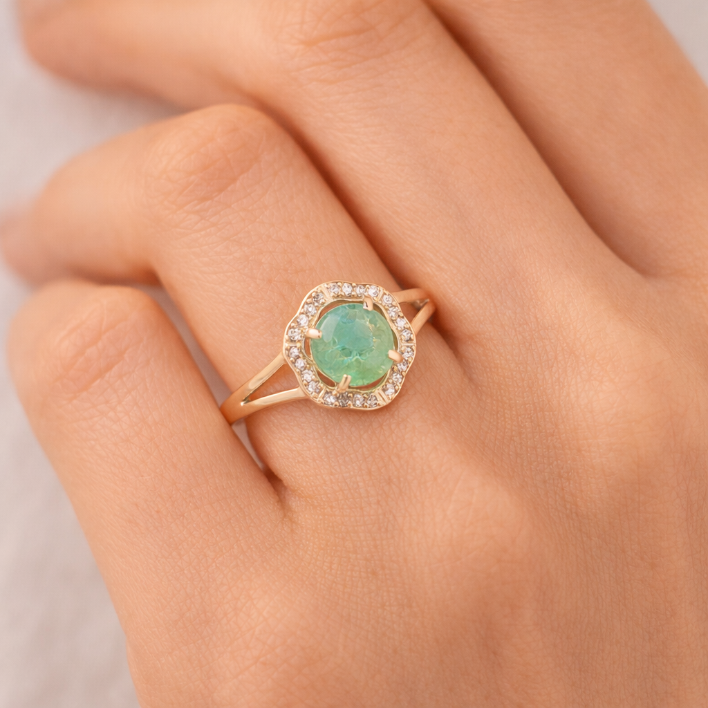 0.90 Ct Round Emerald 9K Gold Ring