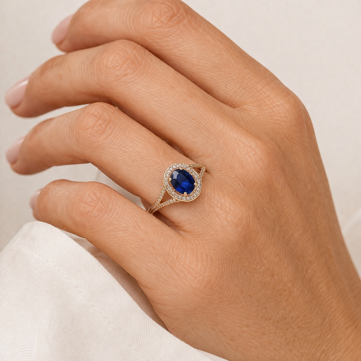 1.42 Ct Oval Sapphire 9K Gold Ring